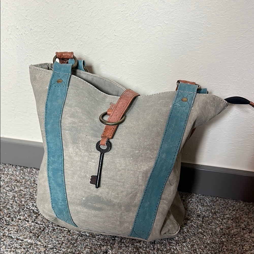 Stylish Canvas Tote with Key Accent